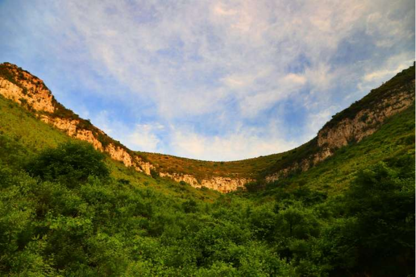 山坳的拼音和意思